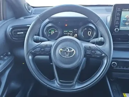 Photo 11 Toyota Yaris  116h Première 5p