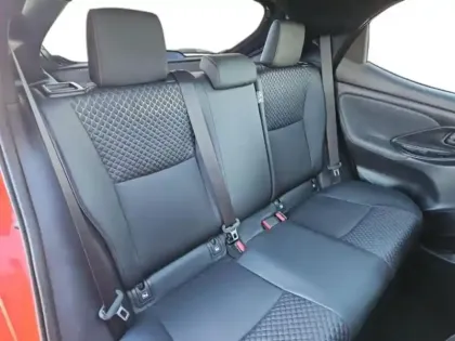 Photo 13 Toyota Yaris  116h Première 5p