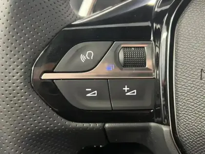 Photo 14 Peugeot 208  1.2 Hybrid 145ch GT e-DCS6