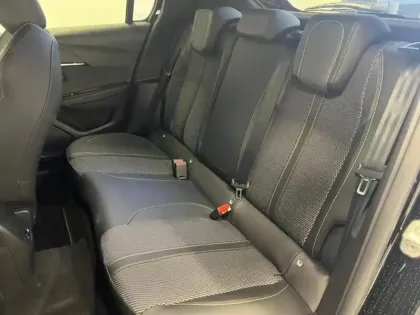 Photo 9 Peugeot 208  1.2 Hybrid 145ch GT e-DCS6