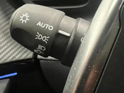 Photo 13 Peugeot 208  1.2 Hybrid 145ch GT e-DCS6