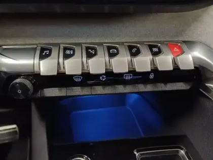 Photo 14 Peugeot 3008  1.2 PureTech 130ch S&S GT EAT8