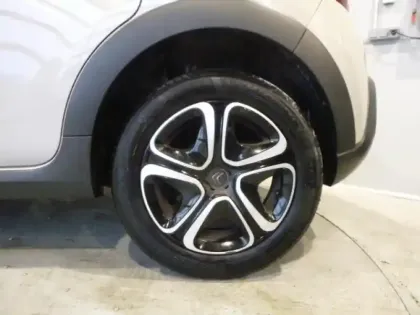 Photo 13 Citroën C3  1.2 PureTech 83ch S&S Shine