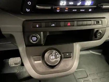 Photo 14 Peugeot Expert  Fg M 2.0 BlueHDi 145ch S&S Pack Asphalt EAT8