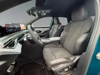 Photo 8 Peugeot 3008  Electrique 210 ch Batterie / 525 AUTONOMIE / ALCANTARA