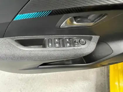 Photo 7 Peugeot 208  1.2 PureTech 100ch S&S Style EAT8