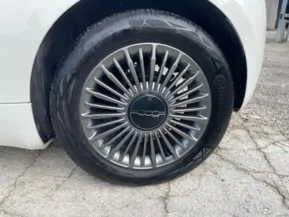 Photo 10 Fiat 500  e 118ch Icône