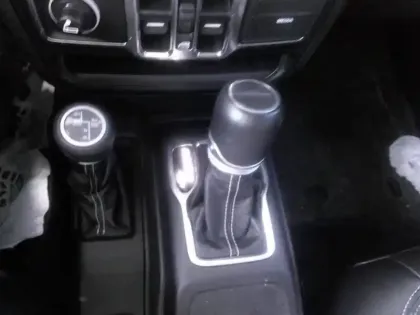 Photo 12 Jeep Gladiator  3.0 V6 Multijet 264ch Overland Launch Edition 4x4 BVA8