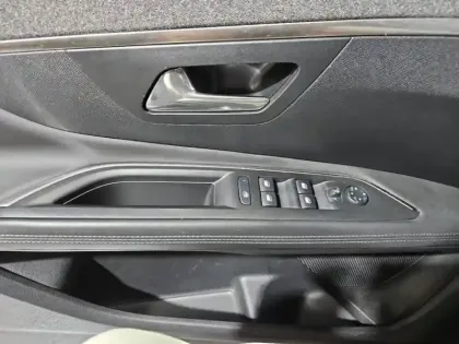 Photo 12 Peugeot 3008  1.5 BlueHDi 130ch E6.c Allure S&S