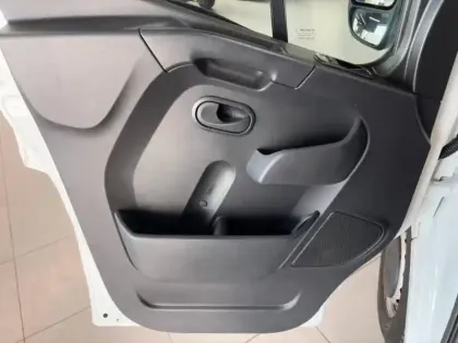 Photo 10 Renault Master  Fg F3300 L2H2 2.3 Blue dCi 135ch Grand Confort Euro6