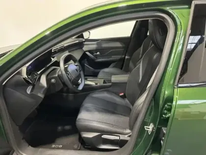 Photo 7 Peugeot 308  1.2 130 Allure EAT8 i-cockpit Camera Carplay Led