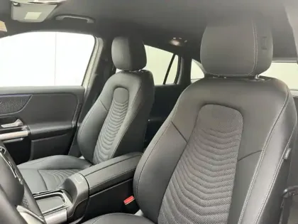 Photo 14 Mercedes GLA 200 d Progressive Line