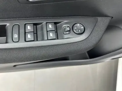 Photo 18 Peugeot 208  Electrique 50 kWh 136ch