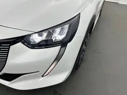 Photo 15 Peugeot 208  Electrique 50 kWh 136ch