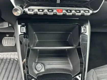 Photo 24 Peugeot 208  Electrique 50 kWh 136ch