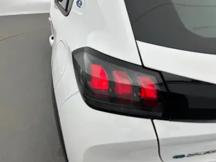 Photo 16 Peugeot 208  Electrique 50 kWh 136ch