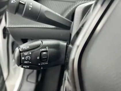 Photo 23 Peugeot 208  Electrique 50 kWh 136ch