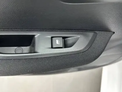 Photo 14 Peugeot 208  Electrique 50 kWh 136ch