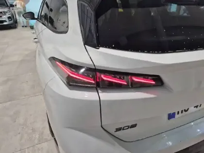 Photo 16 Peugeot 308  SW Hybrid 145 e-DCS6