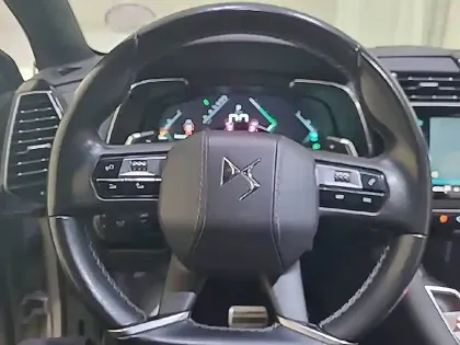 Photo 8 DS DS 7 DS7 Crossback Hybride 300 E-Tense EAT8 4x4