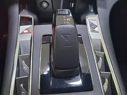 Photo 25 DS DS 7 DS7 Crossback Hybride 300 E-Tense EAT8 4x4