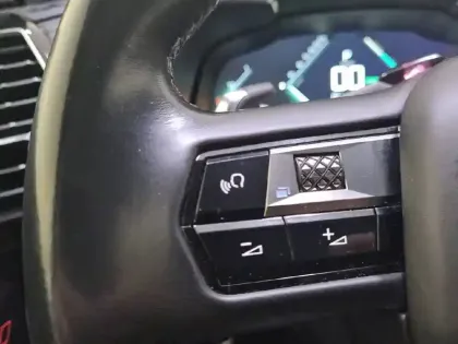 Photo 28 DS DS 7 DS7 Crossback Hybride 300 E-Tense EAT8 4x4