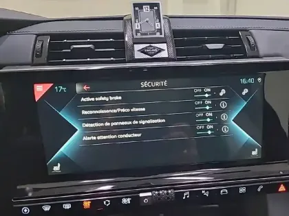 Photo 21 DS DS 7 DS7 Crossback Hybride 300 E-Tense EAT8 4x4