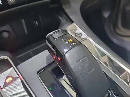 Photo 13 DS DS 7 DS7 Crossback Hybride 300 E-Tense EAT8 4x4