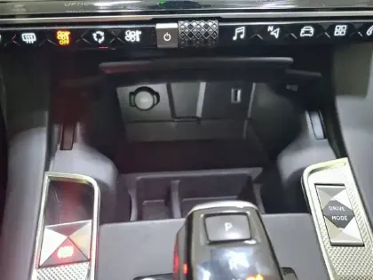 Photo 24 DS DS 7 DS7 Crossback Hybride 300 E-Tense EAT8 4x4