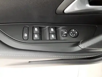 Photo 21 Peugeot 208  BlueHDi 100 S&S BVM6