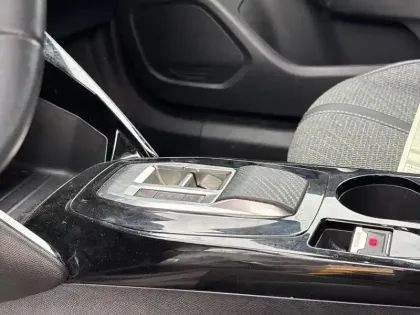 Photo 13 Peugeot 2008  BlueHDi 130 S&S EAT8