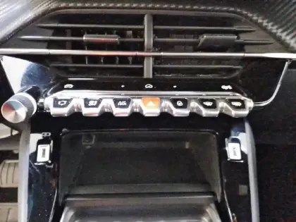 Photo 44 Peugeot 2008  BlueHDi 130 S&S EAT8