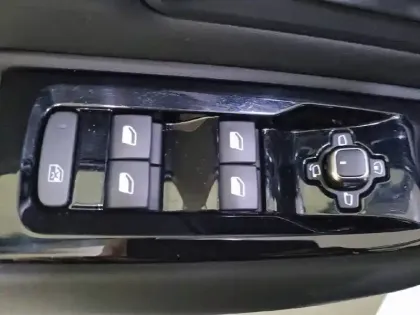 Photo 8 Citroën C5 Gén. I Ph1 Shine 5