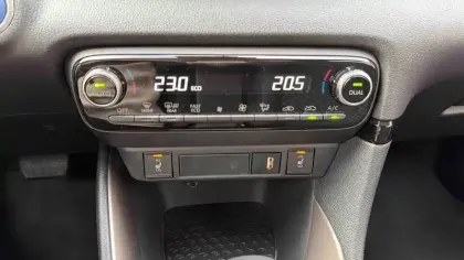 Photo 14 Mazda 2 Mazda Hybrid 1.5L CVT 116 ch