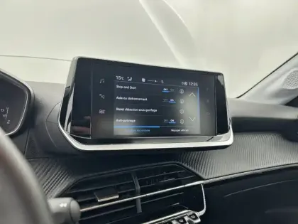 Photo 20 Peugeot 208  PureTech 75 S&S BVM5