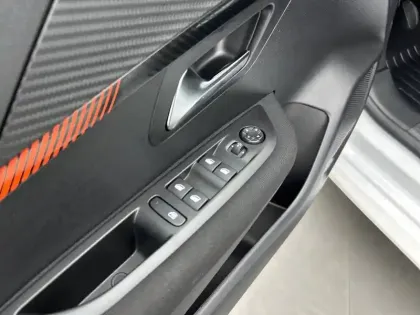 Photo 17 Peugeot 208  PureTech 75 S&S BVM5