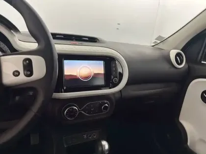 Photo 11 Renault Twingo  III E-Tech