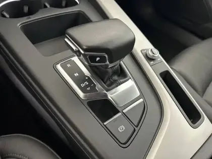 Photo 40 Audi A4 Gén. V (B9) Ph2 Design 5