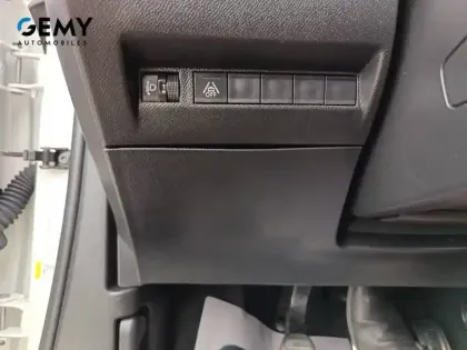 Photo 13 Peugeot 2008  BlueHDi 110 S&S BVM6