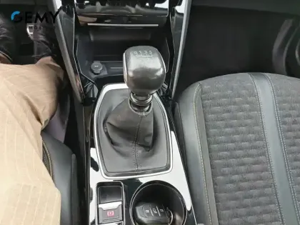 Photo 23 Peugeot 2008  BlueHDi 110 S&S BVM6