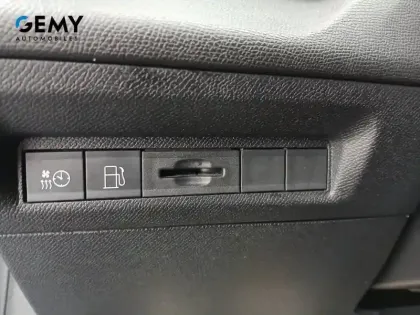 Photo 43 Peugeot 308  PHEV 225 e-EAT8