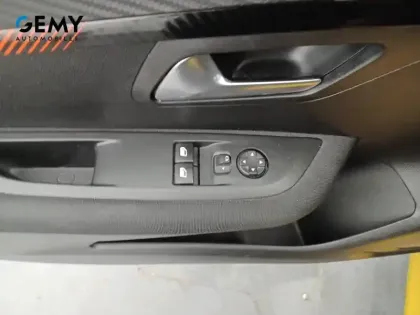 Photo 16 Peugeot 208  BlueHDi 100 S&S BVM6