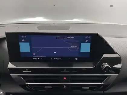 Photo 19 Citroën C4 e- 136 ch Automatique