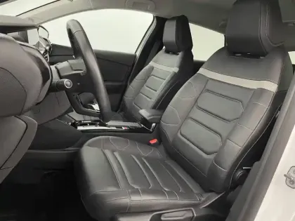 Photo 13 Citroën C4 e- 136 ch Automatique