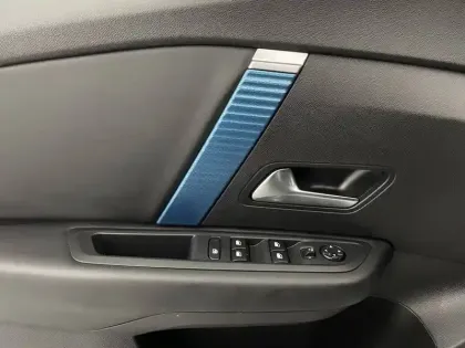 Photo 28 Citroën C4 e- 136 ch Automatique