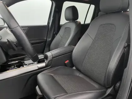 Photo 78 Mercedes GLB  200 d 8G-DCT