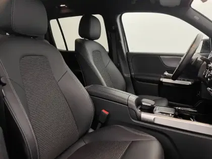 Photo 91 Mercedes GLB  200 d 8G-DCT