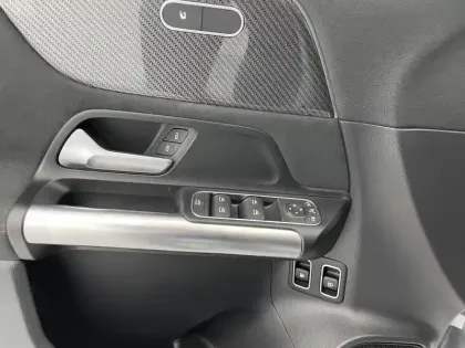 Photo 95 Mercedes GLA  250 e Hybrid EQ 8G-DCT