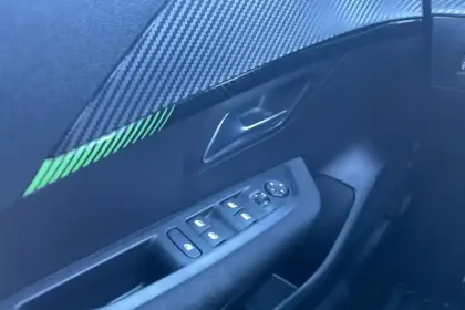 Photo 50 Peugeot 208  PureTech 100 S&S BVM6