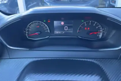 Photo 48 Peugeot 208  PureTech 100 S&S BVM6